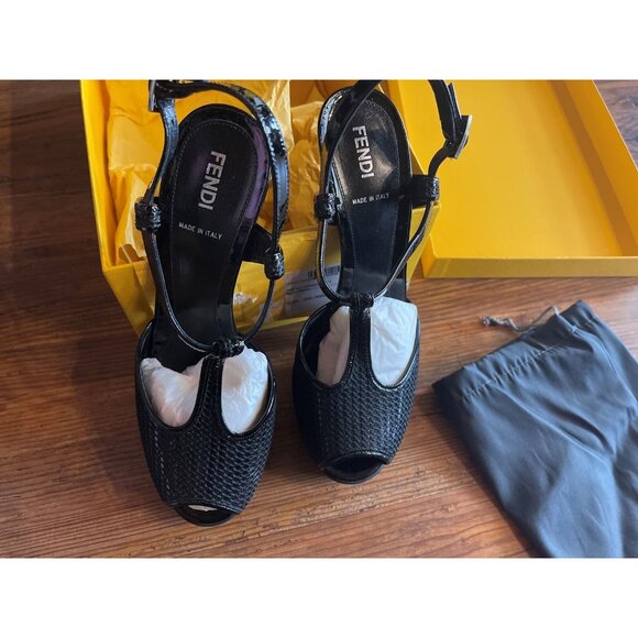 Fendi Black Platform Heel Sandals T-Strap Open Toe Size 8.5 US New In Box - Picture 2 of 6